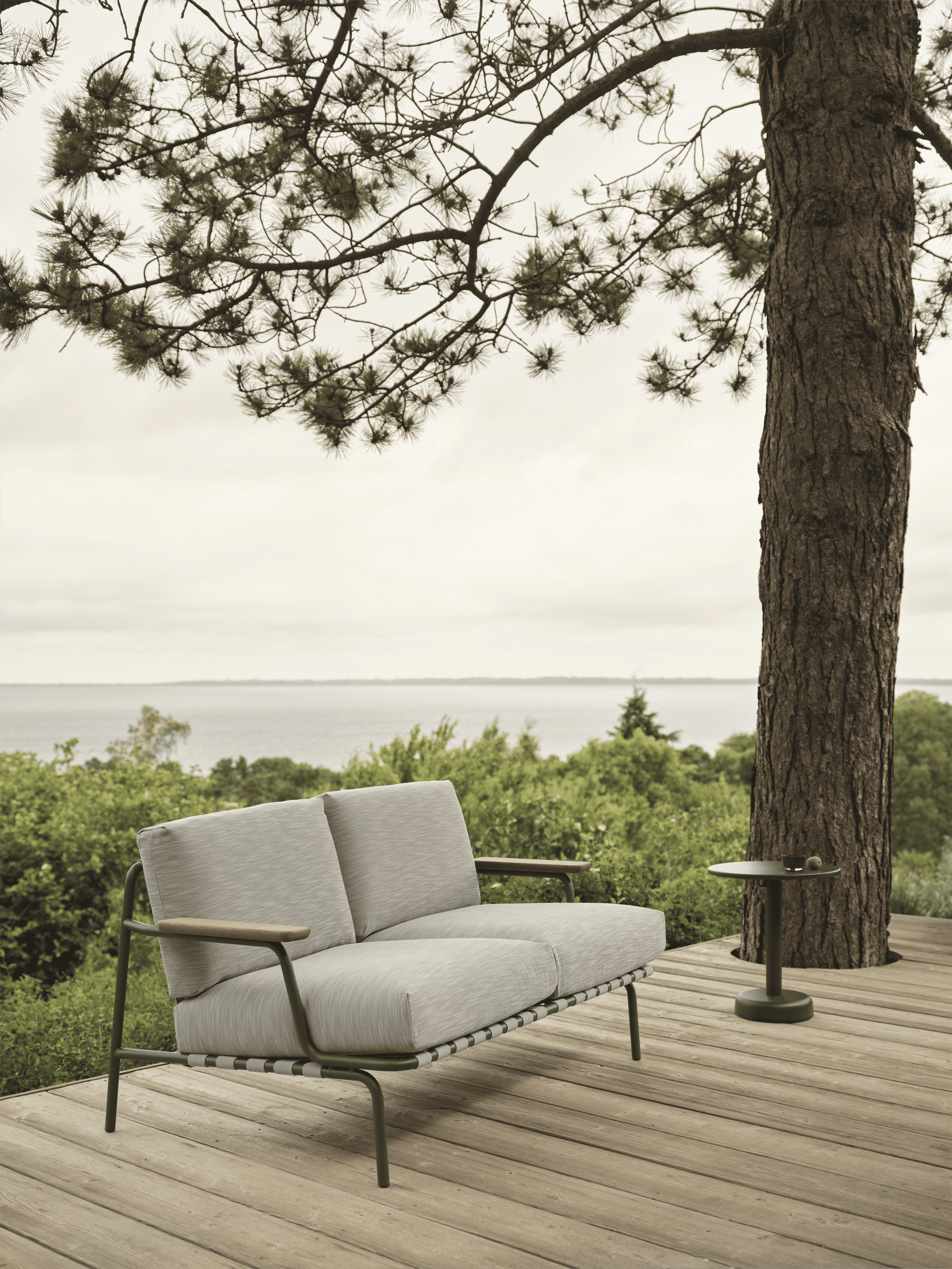 Settle-sofa-2-seater-ribbed-weave-2-dark-green-linear-steel-coffee-table-dark-green-muuto-org